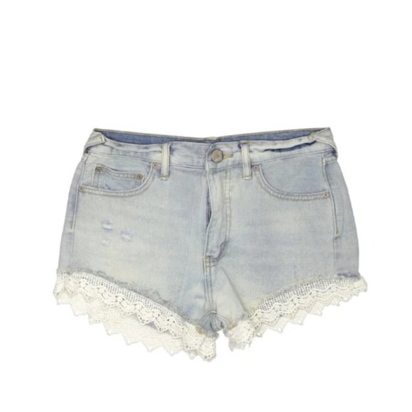🎉Host Pick🎉FREE PEOPLE "DESTRUCTED"JEAN SHORTS W/LACE TRIM - Picture 4 of 4